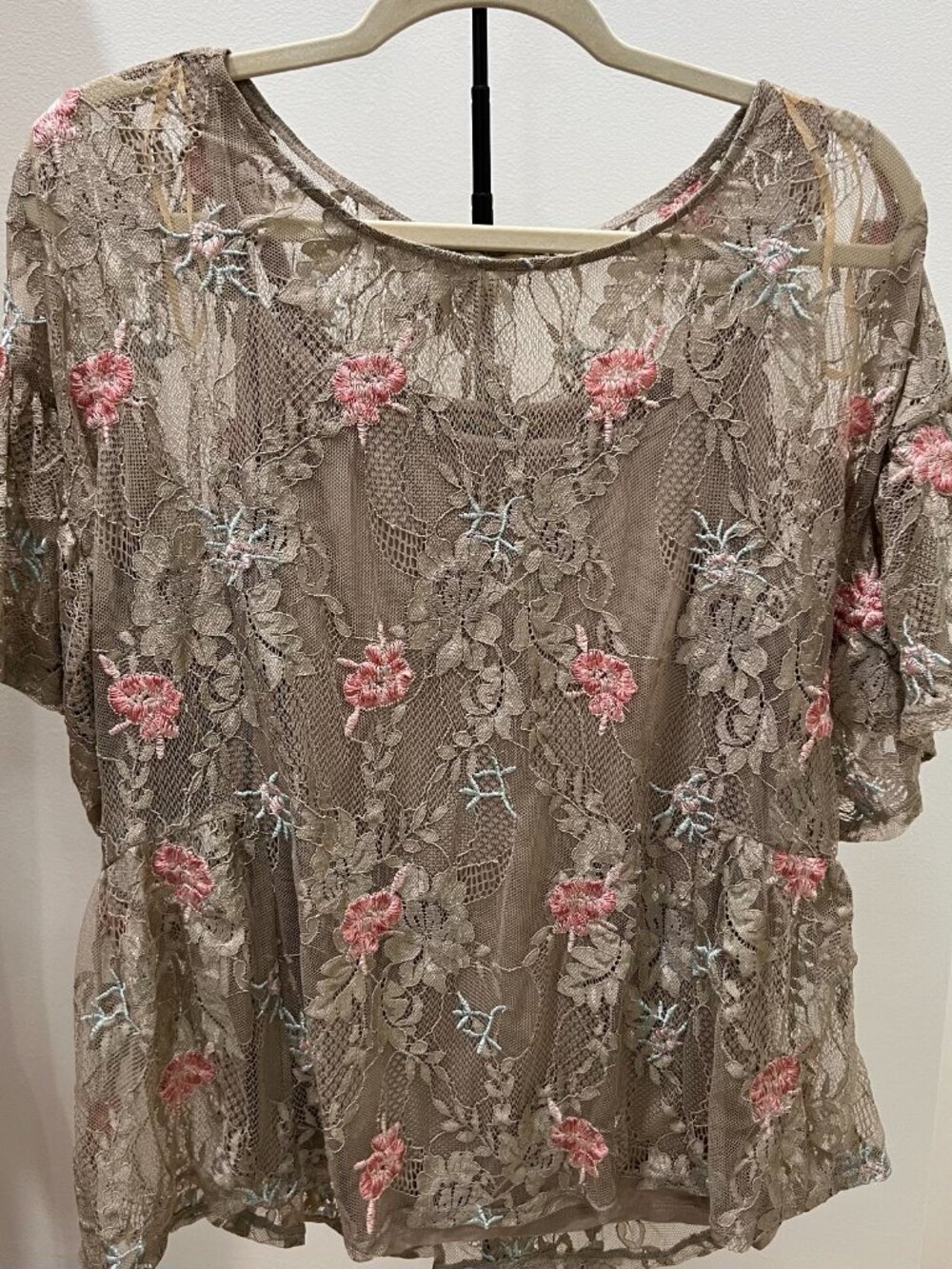 Democracy lacy floral top with shell size L NWT - Picture 2 of 6